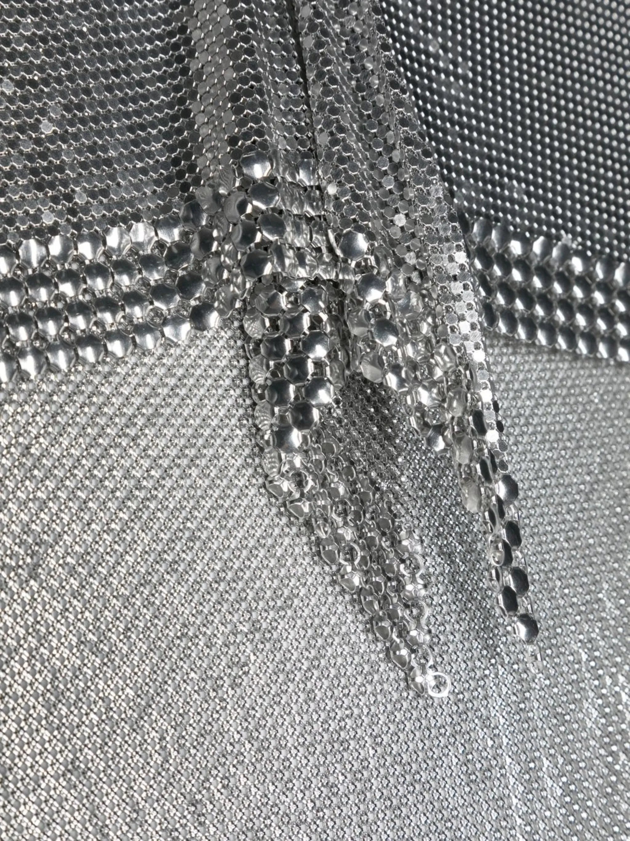 2593225
