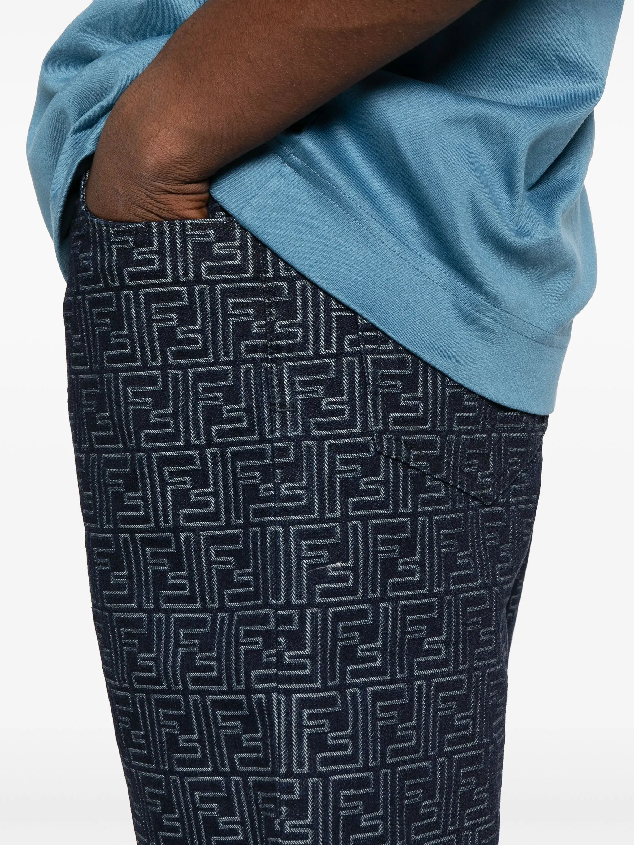 2636872