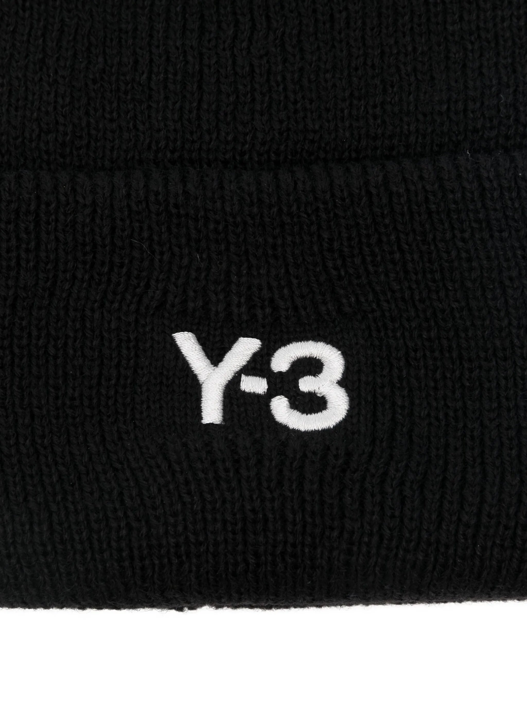 2743821