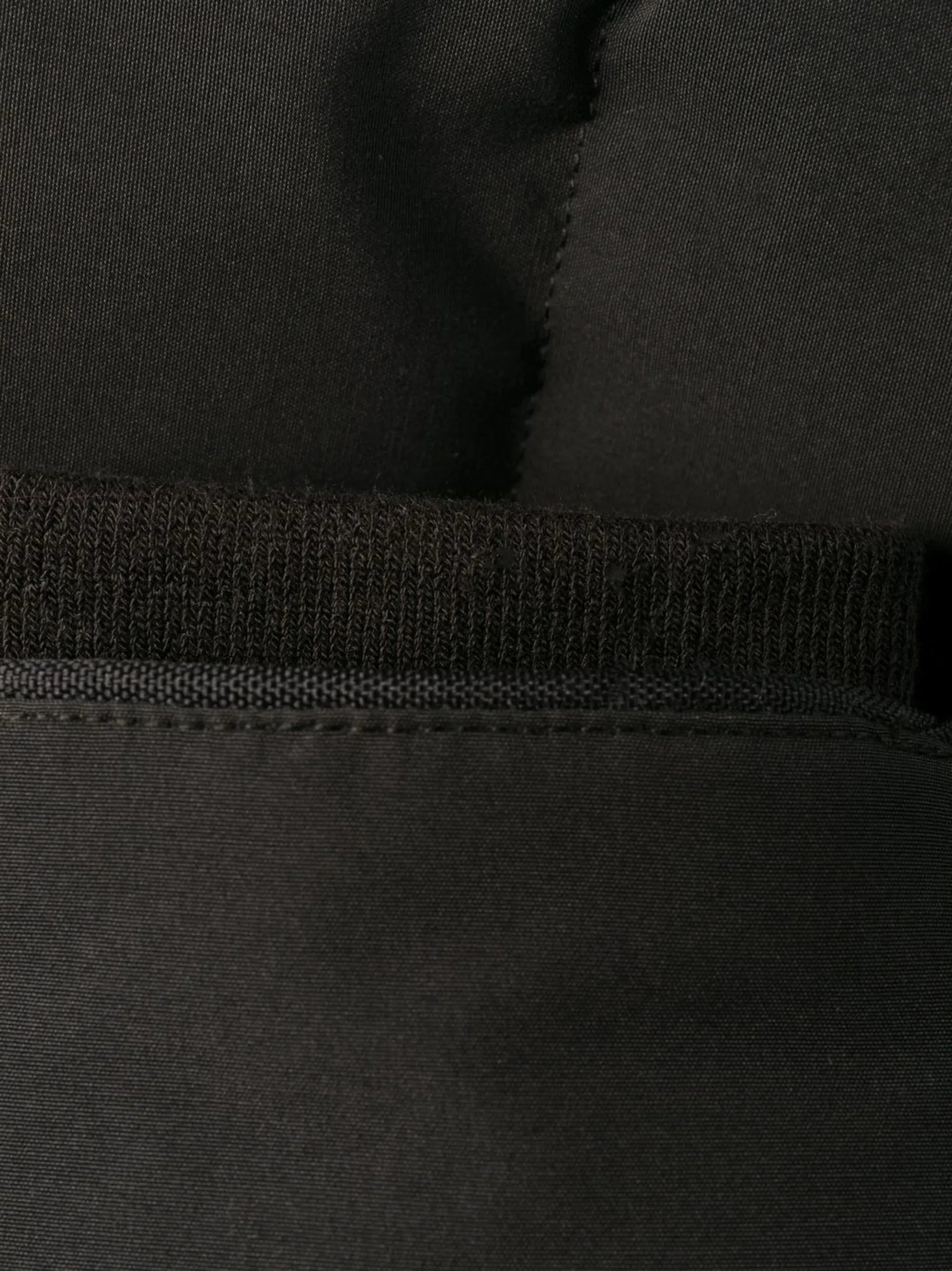 2695947