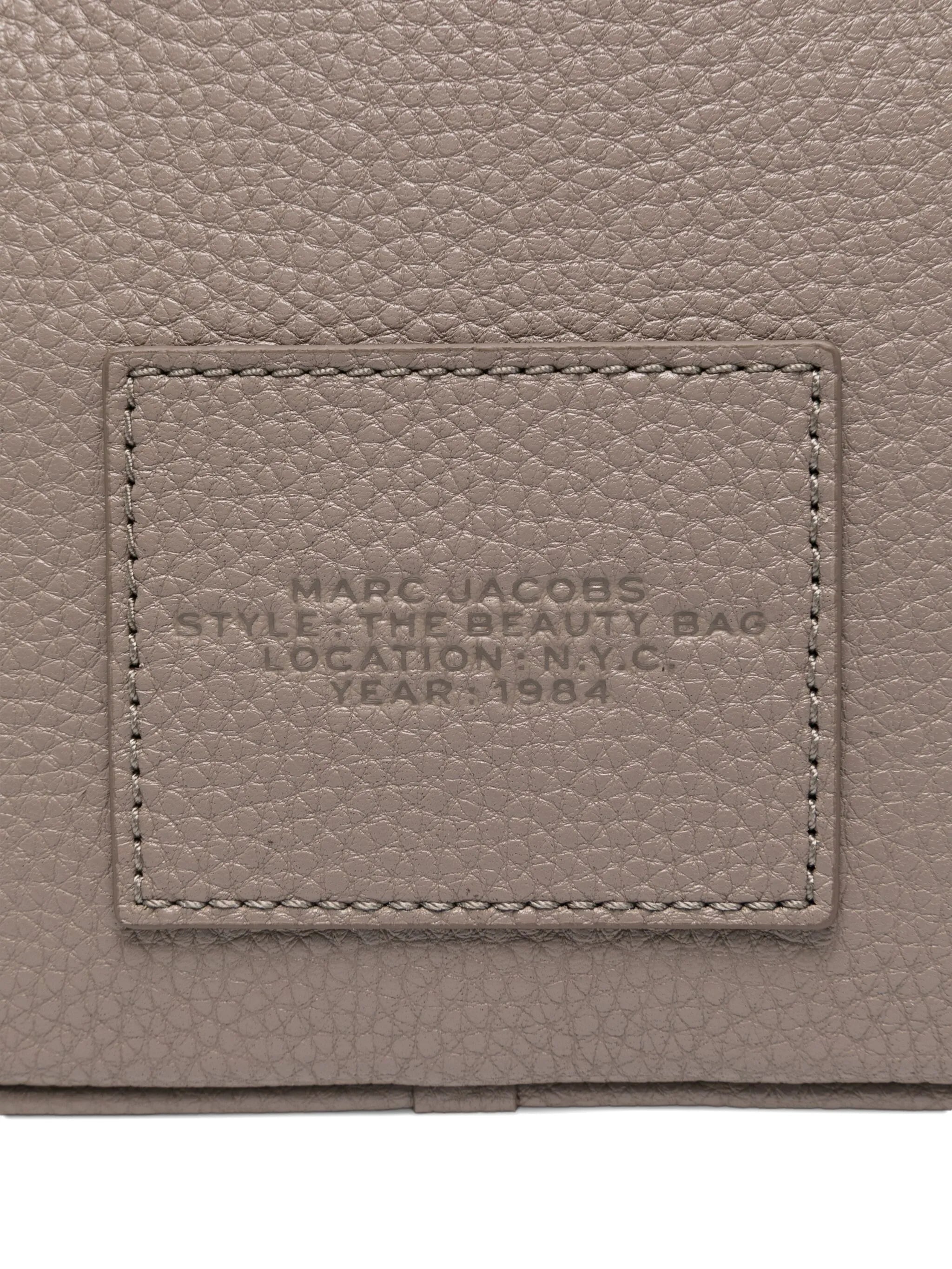 2696884