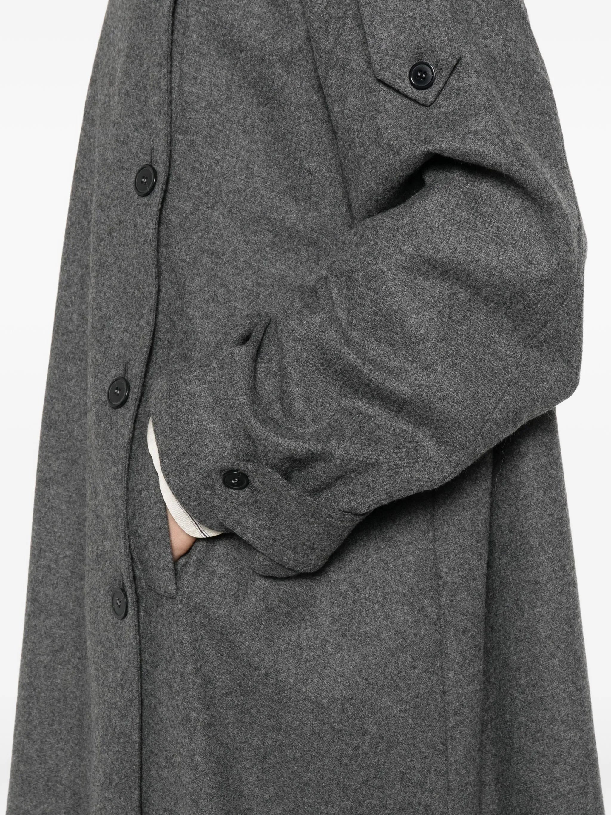 2758372