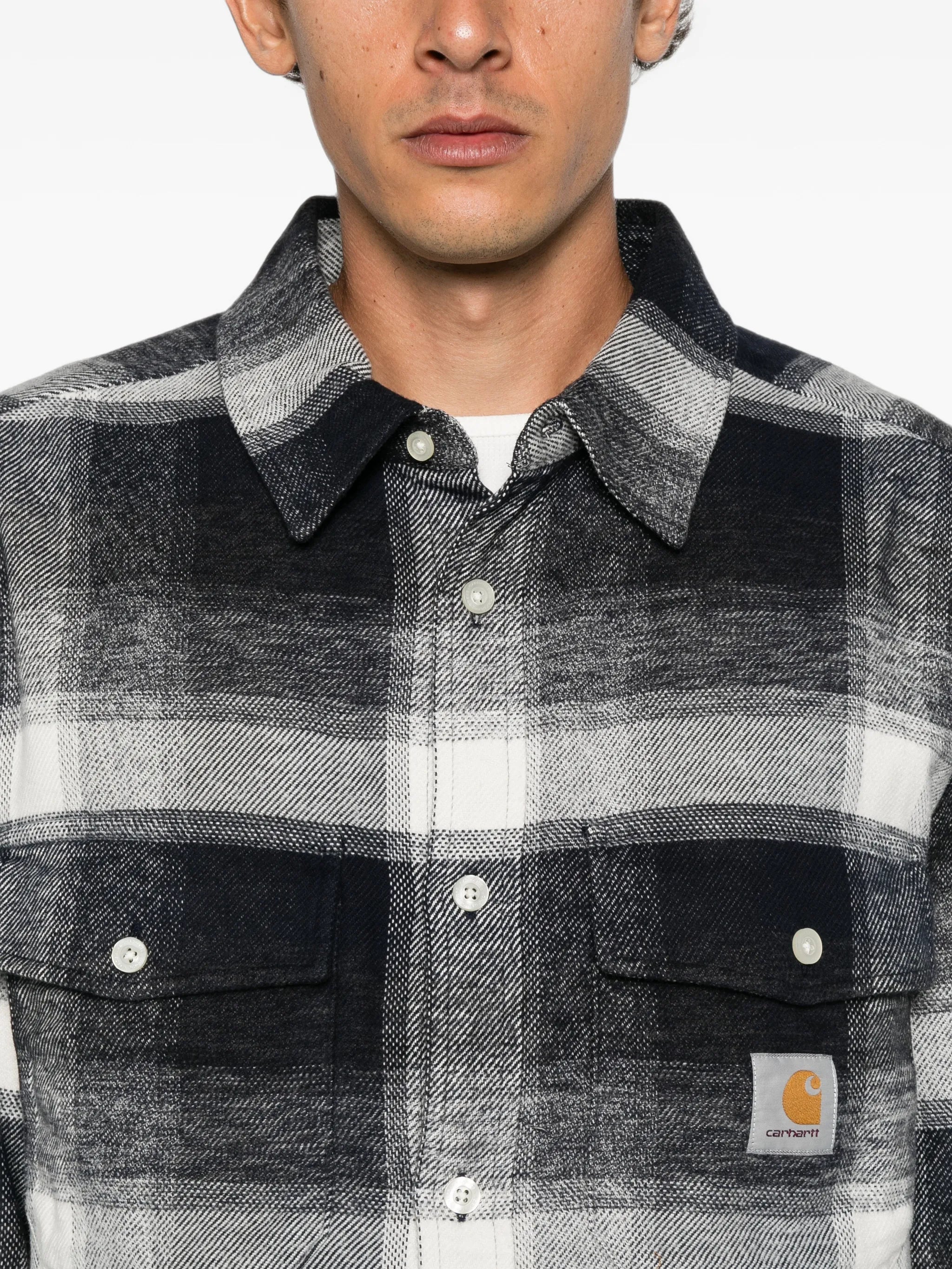 3044946
