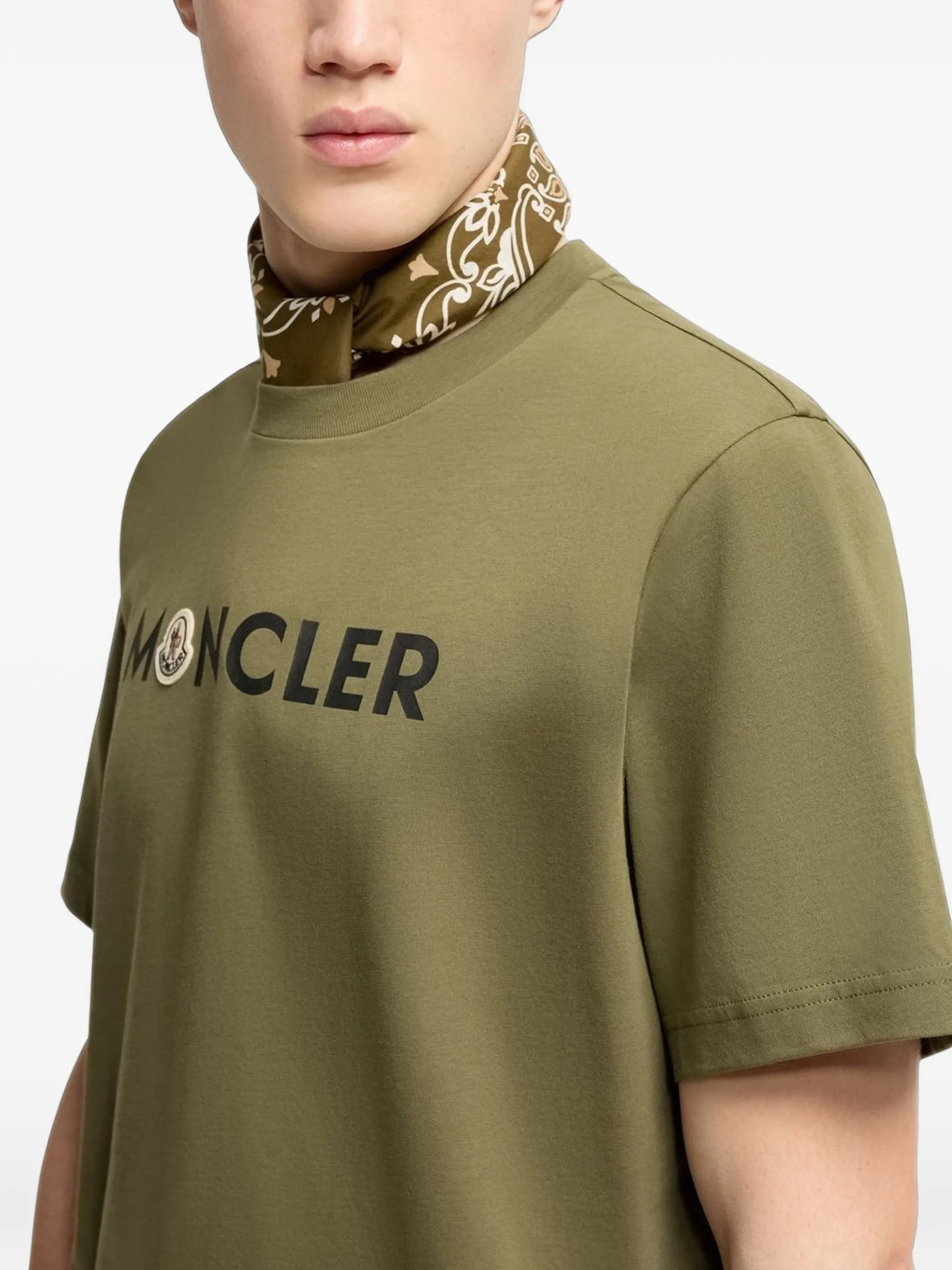 3050686