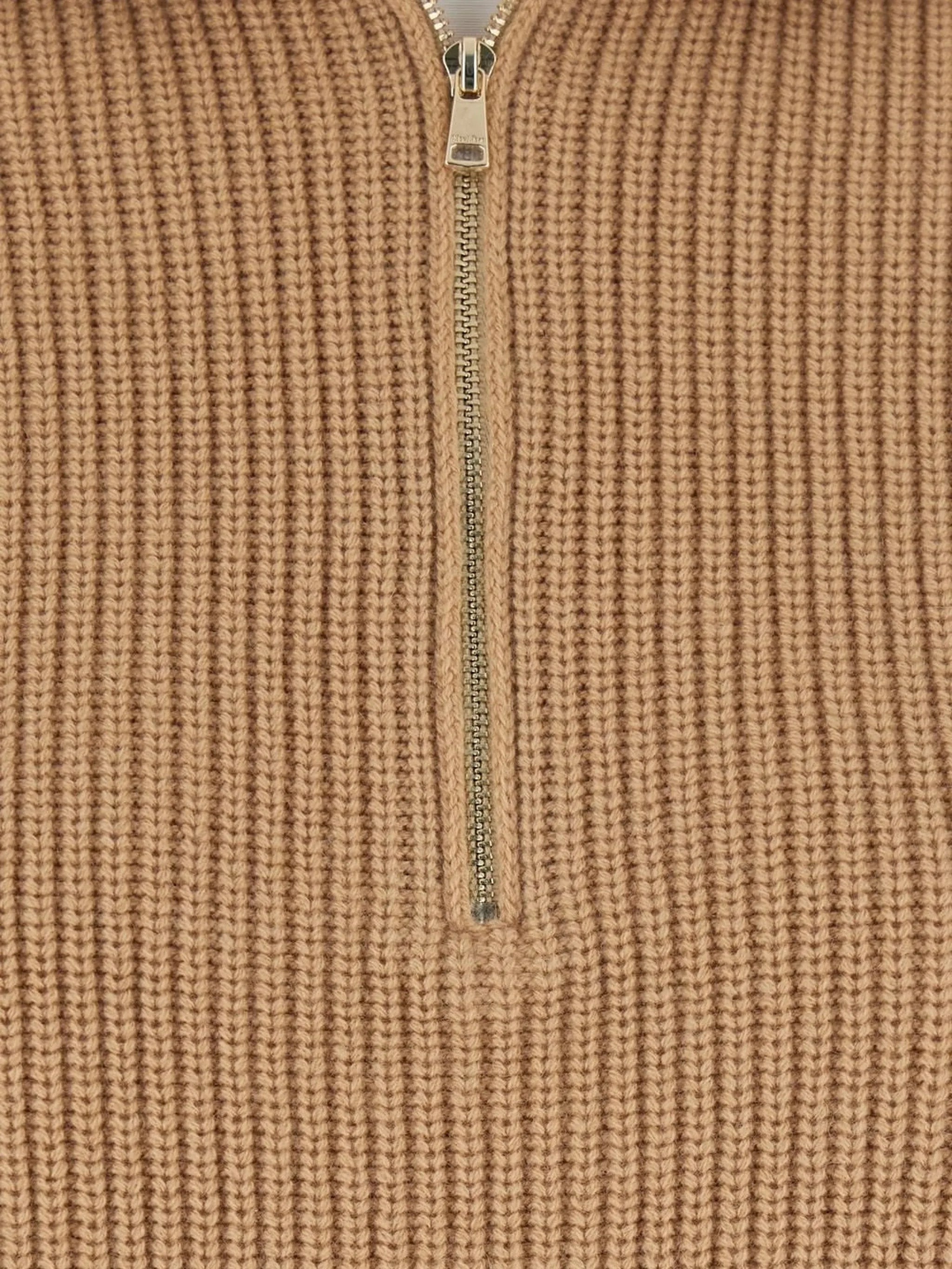 3053733