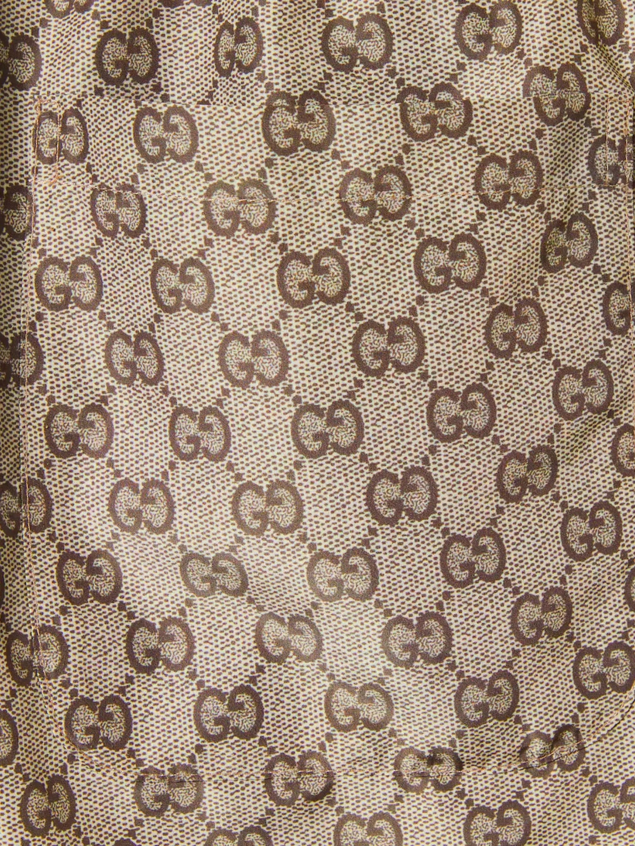 3050982